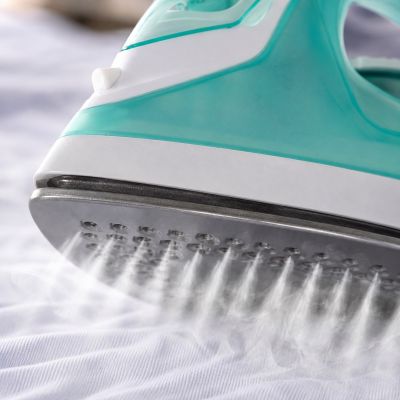 18. Esperanza SILK EHI005 steam iron (2200W; white)