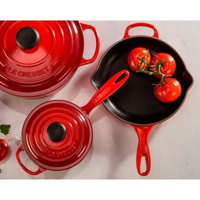 4. Le Creuset Signature Cast Iron Frying Pan 23cm Oven