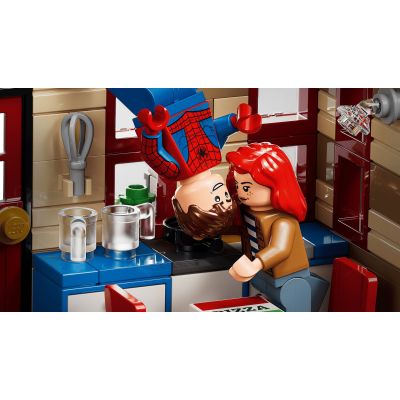 6. LEGO Marvel Super Heroes 76317 - Peter Parker's Apartment