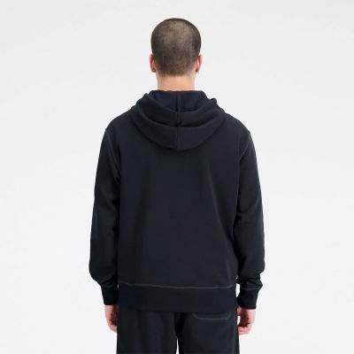 3. New Balance Essentials Hoodie M MT33508BK