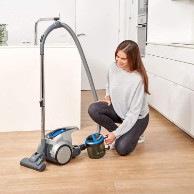 13. Black+Decker BXVML700E (700W) Bagless Vacuum Cleaner