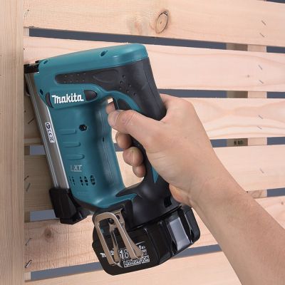 8. 18V DST221Z MAKITA Cordless Stapler
