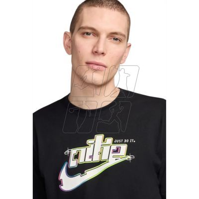 3. Nike Sportswear Tee M FV3745-010