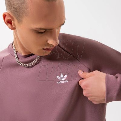 5. adidas Originals Essential crew M HJ7991 sweatshirt