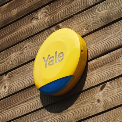 15. Yale Smart Alarm Starter Kit 6 Pieces - Control Unit, Siren, Keypad, Remote Control, Motion Sensor, Window/Door Sensor