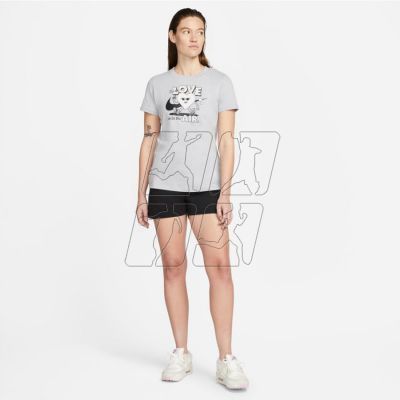 7. Nike Sportswear W DN5878 063 T-shirt