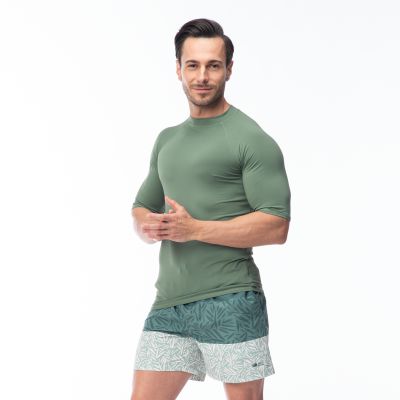 8. Men's UV UVER T-shirt