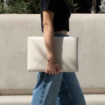 8. Native Union Stow Slim 35.6 cm (14") Pocket Case White