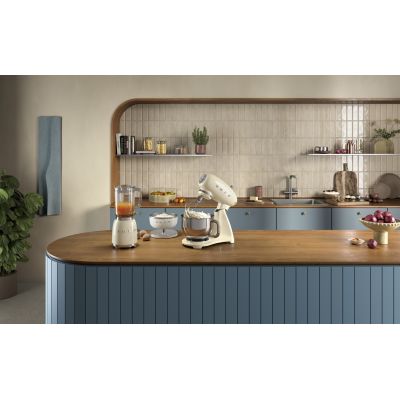 14. SMEG SMF05CREU Kitchen Machine