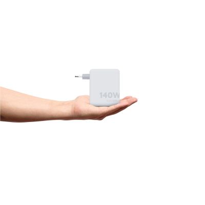 26. Xtorm XVC2140 Mobile Charger Universal White AC Internal