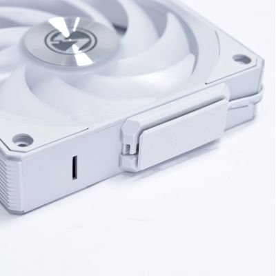 12. Lian Li UNI FAN CL Wireless Fan, 3-Pack - 120mm, White