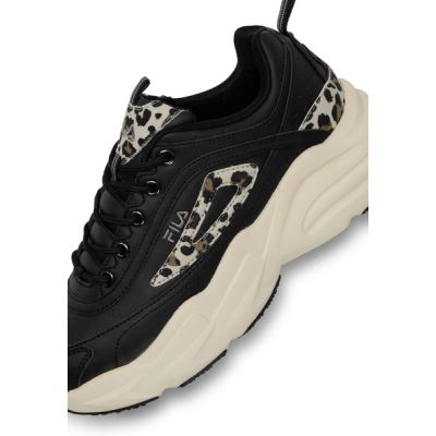 4. Fila Skye ZP women's sports shoes sneakers fashionable comfortable lightweight