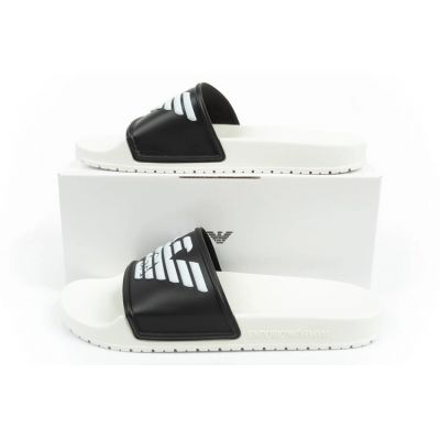 18. Emporio Armani M XVPS04D 850 flip-flops