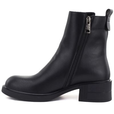 3. Women’s black leather block-heel ankle boots Vinceza 67033
