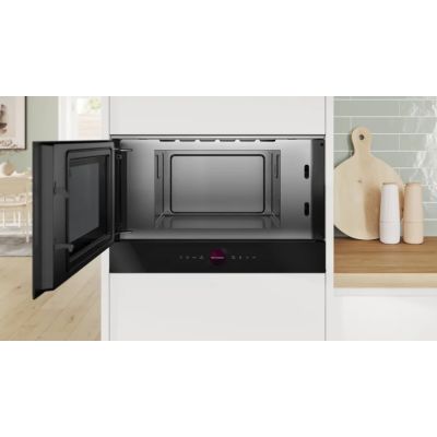8. BOSCH BFL7221B1 microwave oven