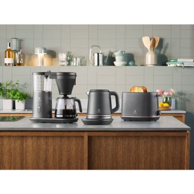 6. ELECTROLUX E7K1-6BP kettle