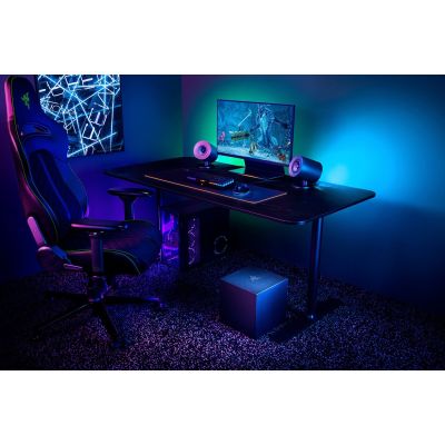 5. Razer Nommo V2 - hojttalersystem - til