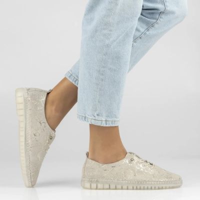 7. Beige leather shoes with elastic bands Filippo DP7810