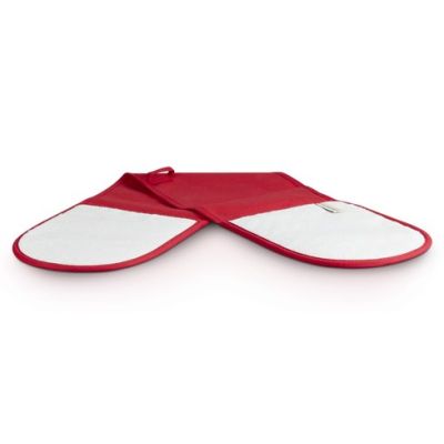 4. Le Creuset 95001000600000 Oven Glove Oven Glove 1 pc. Red Cotton