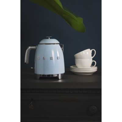 10. SMEG Kettle KLF05PBEU 0.8L pastel blue mini kettle