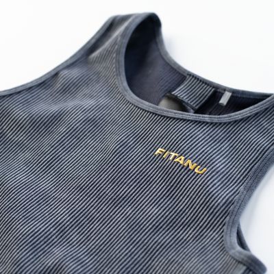 3. Women's Sleeveless Fit SEAMLESS Top