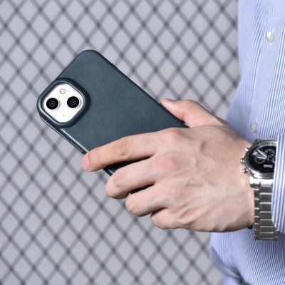 33. iCarer CE Oil Wax Premium Leather Folio Case iPhone 14 Plus magnetic flip case MagSafe blue (AKI14220707-BU)