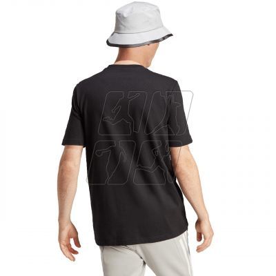 2. Adidas Growth Badge Graphic T-shirt M IN6258