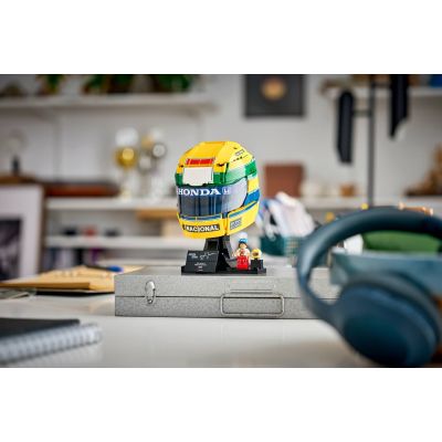 12. LEGO Editions V 43024