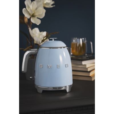 9. SMEG Kettle KLF05PBEU 0.8L pastel blue mini kettle