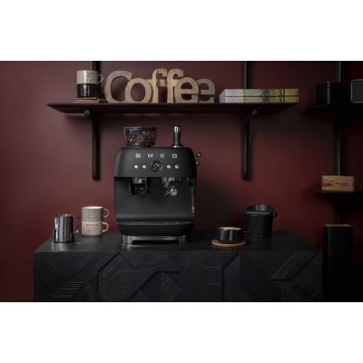 24. Smeg EGF03BLMEU coffee machine Manual espresso machine 2.4 l